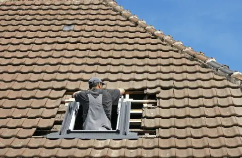 Pose de velux à Réaux sur Trèfle